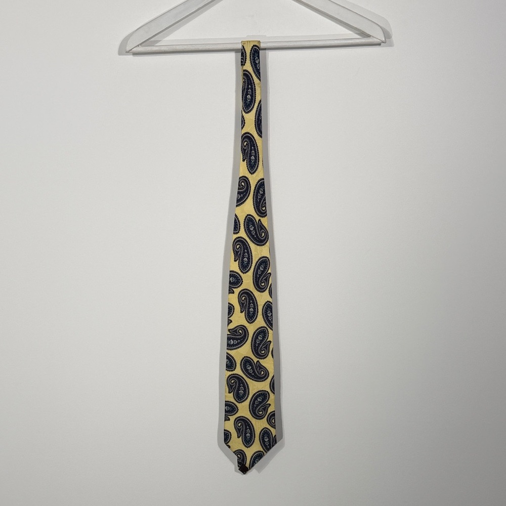 Avenue Paisley Tie - Cream and Black